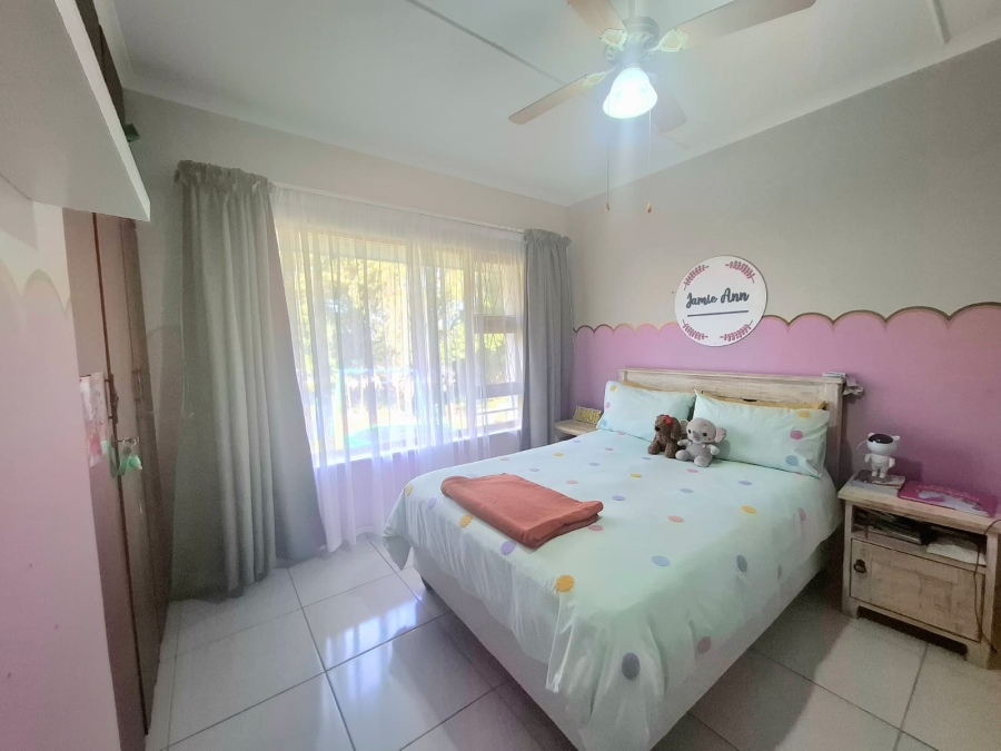 5 Bedroom Property for Sale in Beacon Bay Eastern Cape